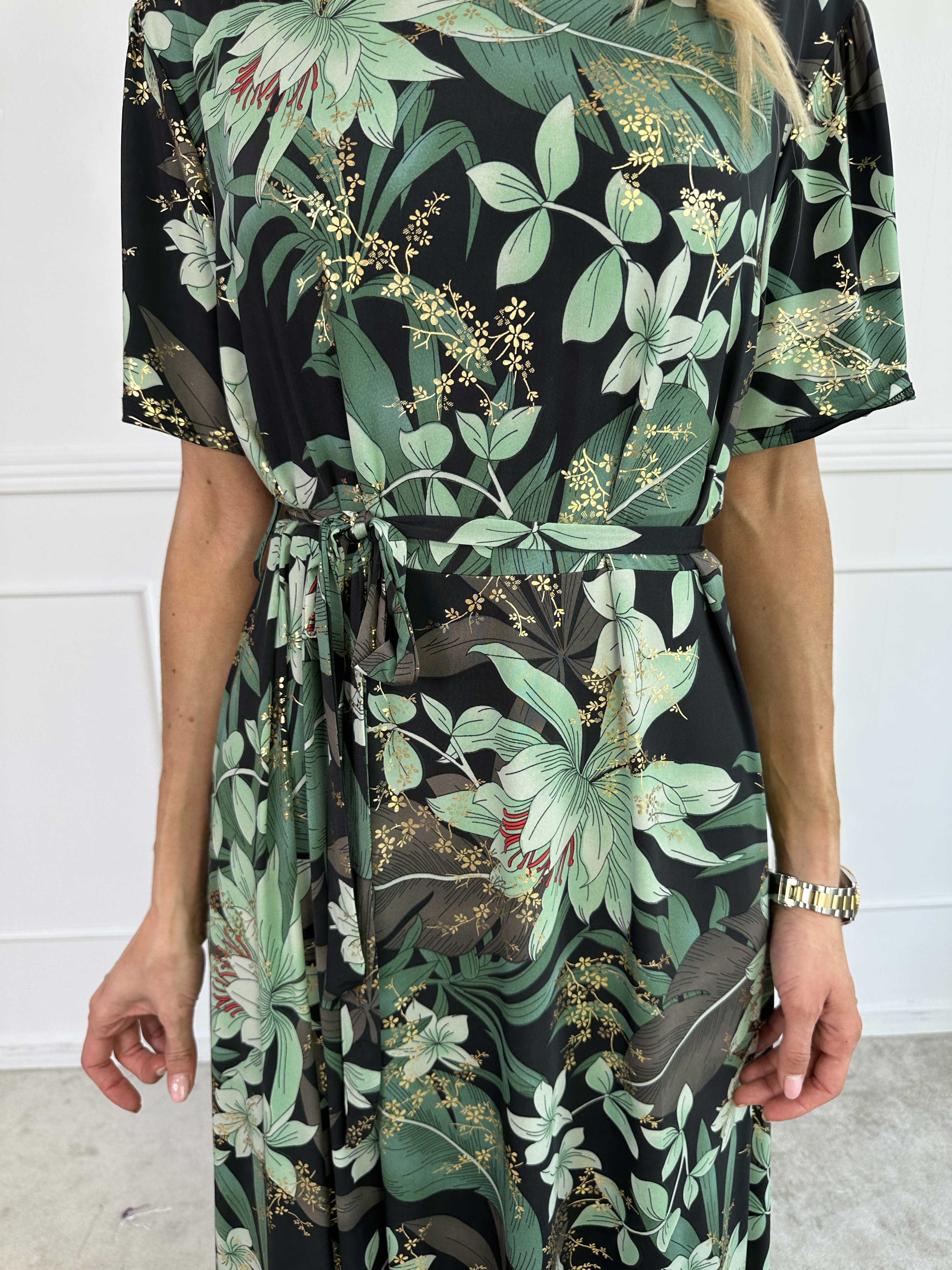 Sansa - Lang elastisk blomstret kjole med bindebånd